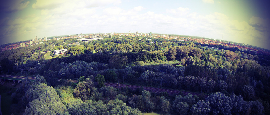 Stadion aus der Luft betrachtet Bild:  Andrej Schink, Hannover Stadion Luftaufnahme, CC BY-ND [flickr]